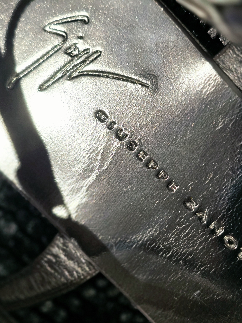 Giuseppe Zanotti Silver Metallic T-Strap Sandals - Picture 3 of 14